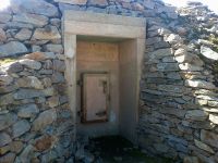 7572812_Bunker-Eingang oberhalb des Lago della Sella.jpg