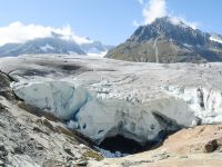 seitliches Gletschertor am Aletschgletscher (Wallis/Schweiz)